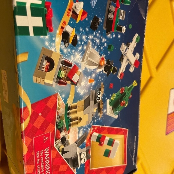 LEGO Christmas Build Up 40222 250pcs 24 in 1 Holiday with Manuals & Open Box - Picture 6 of 11